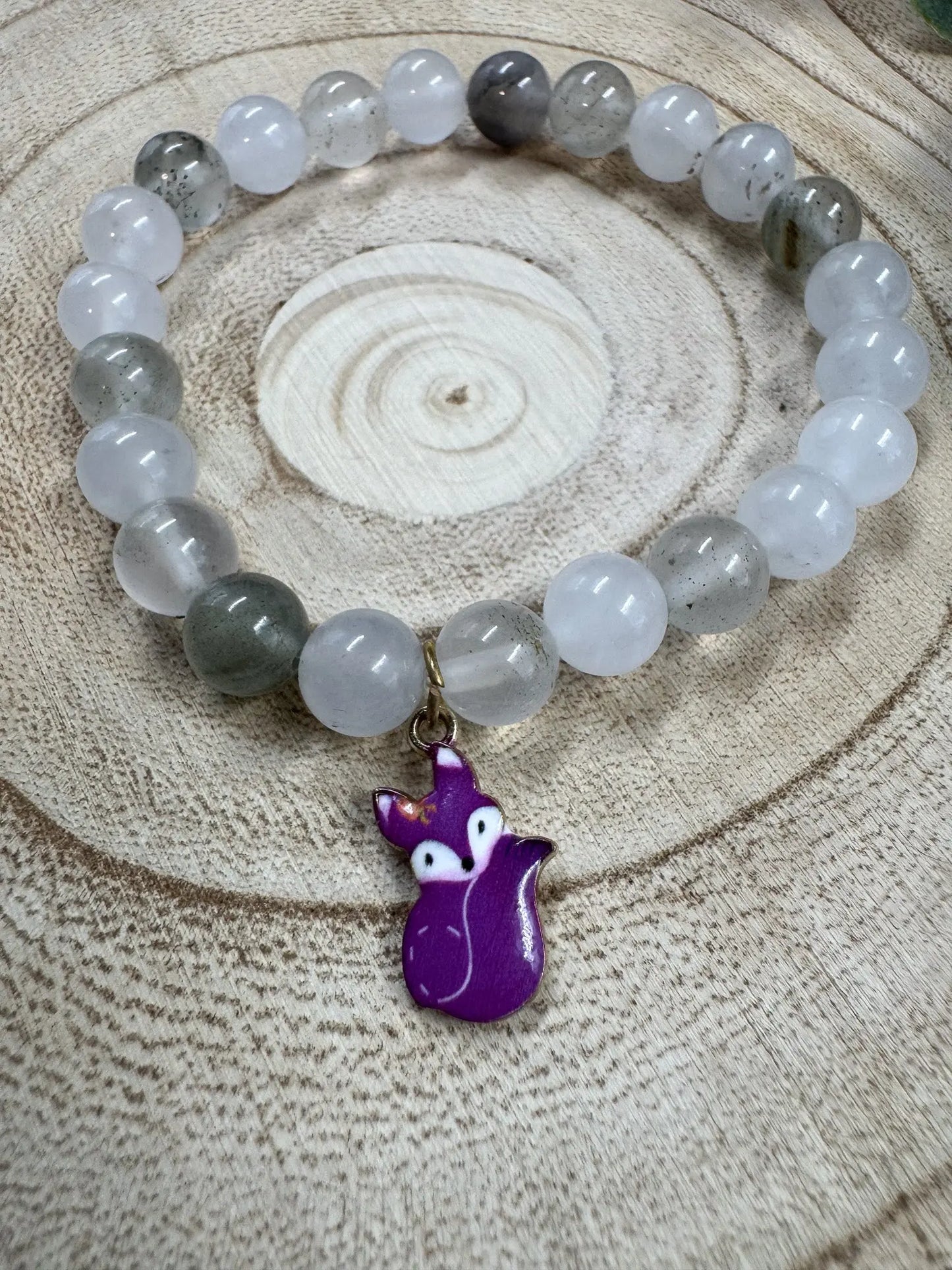 Bracelet de pierres semi-précieuses de Quartzite avec breloque de renard mauve Boutique Poilue & Co.