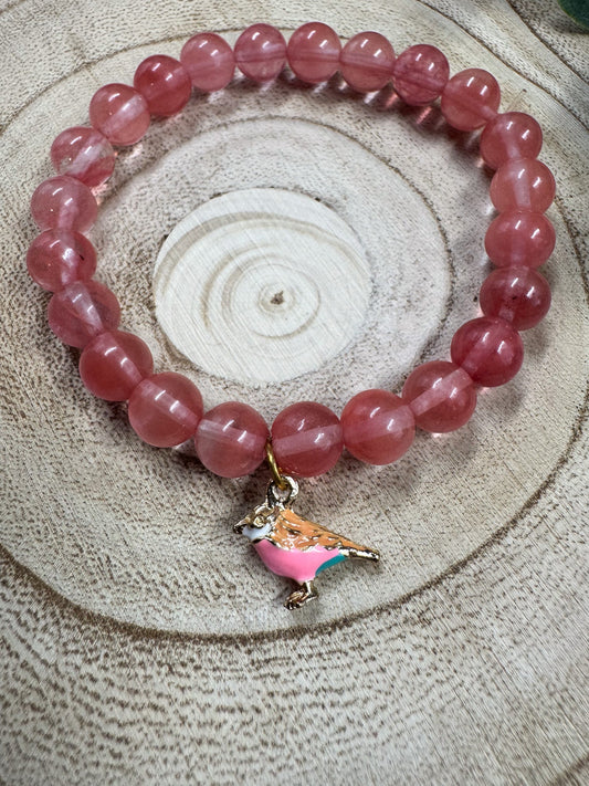 Bracelet de pierres semi-précieuses de Quartz avec une breloque d'oiseau rose Boutique Poilue & Co.