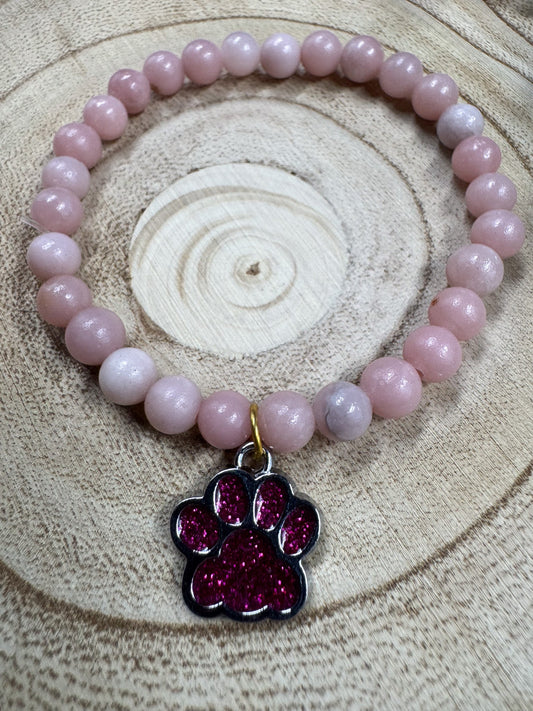 Bracelet de pierres semi-précieuses d'Opale avec une breloque de patte rose Boutique Poilue & Co.