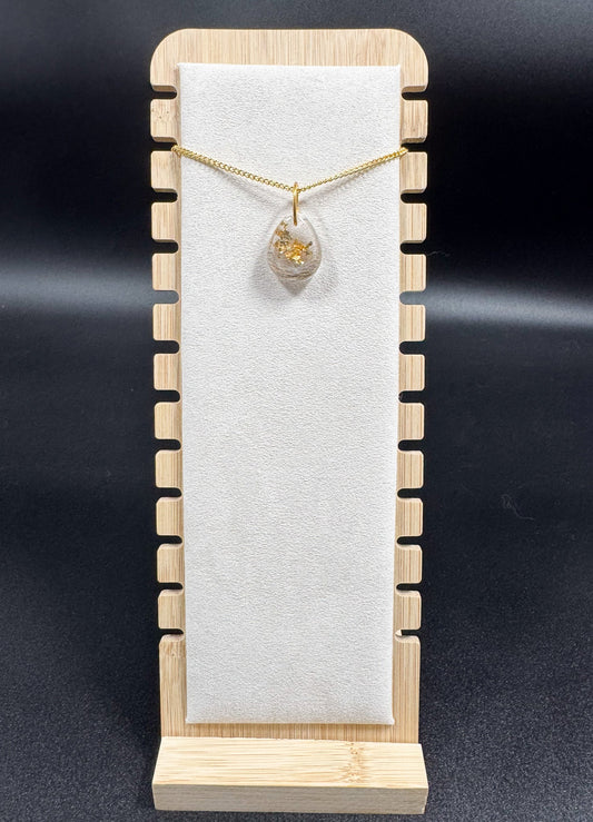 Collier avec feuille d'or et poils d'écureuil Boutique Poilue & Co.