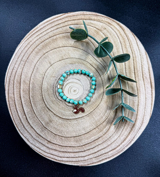 Bracelet de pierres semi-précieuses avec breloque d'écureuil brun Boutique Poilue & Co.