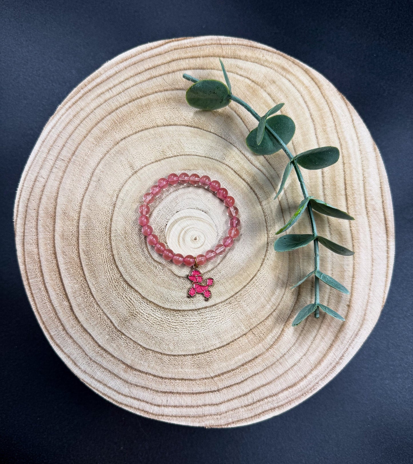 Bracelet de pierres semi-précieuses de Quartz cerise avec breloque de canique rose Boutique Poilue & Co.