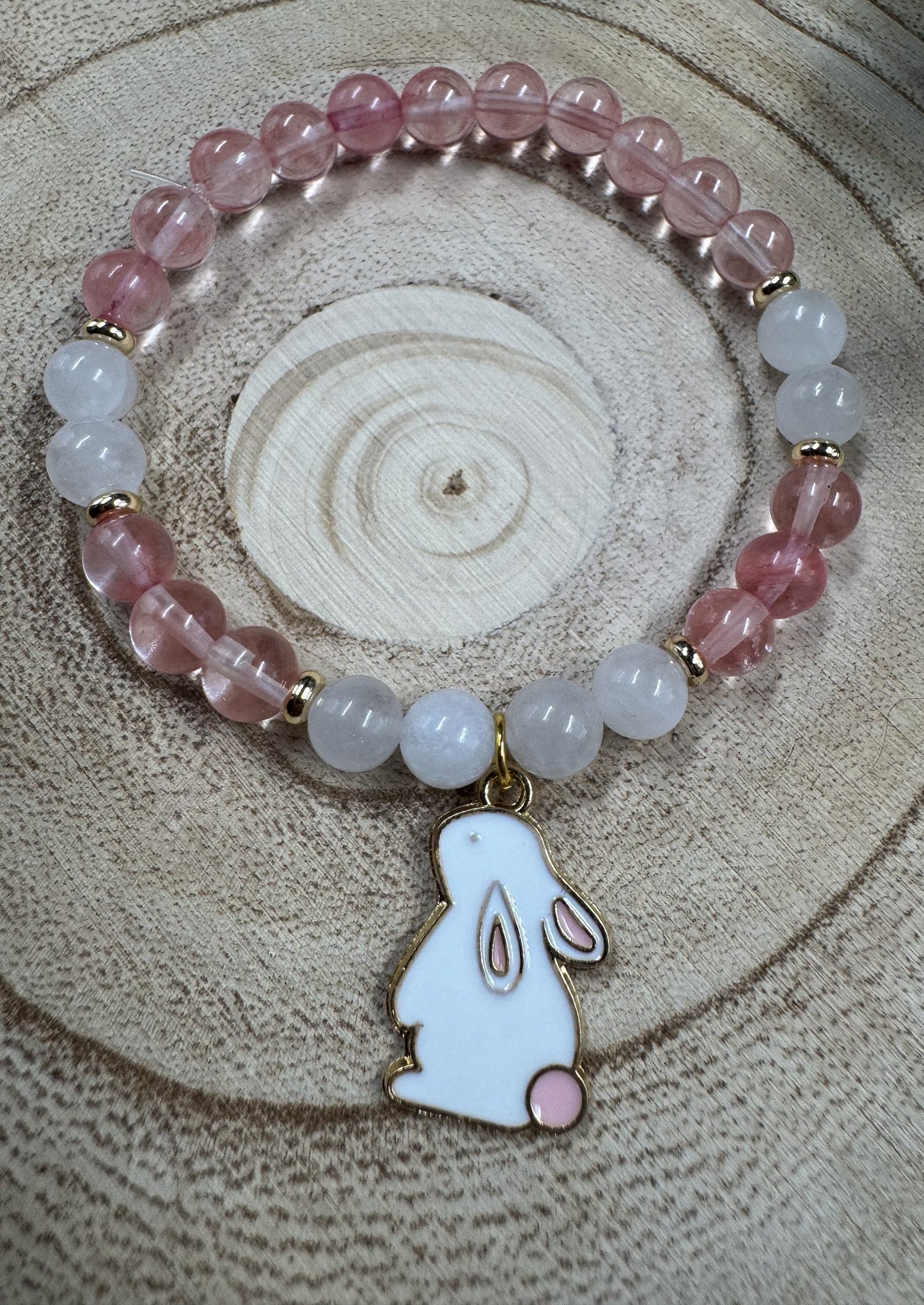 Bracelet de pierres semi-précieuses de Quartz cerise avec Quartz Angola et breloque de lapin Boutique Poilue & Co.