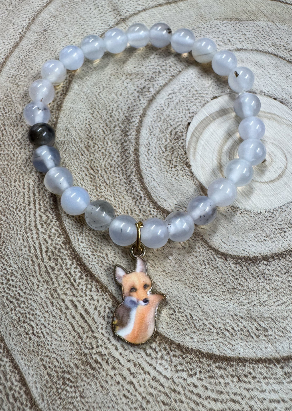 Bracelet de pierres semi-précieuses avec breloque de renard orangé