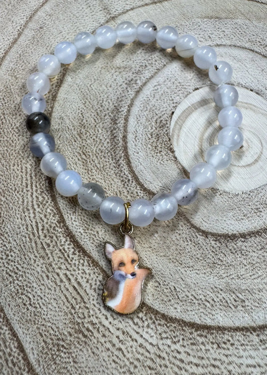 Bracelet de pierres semi-précieuses avec breloque de renard orangé Boutique Poilue & Co.