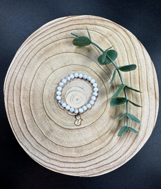 Bracelet de pierres semi-précieuses avec breloque de renard blanc Boutique Poilue & Co.