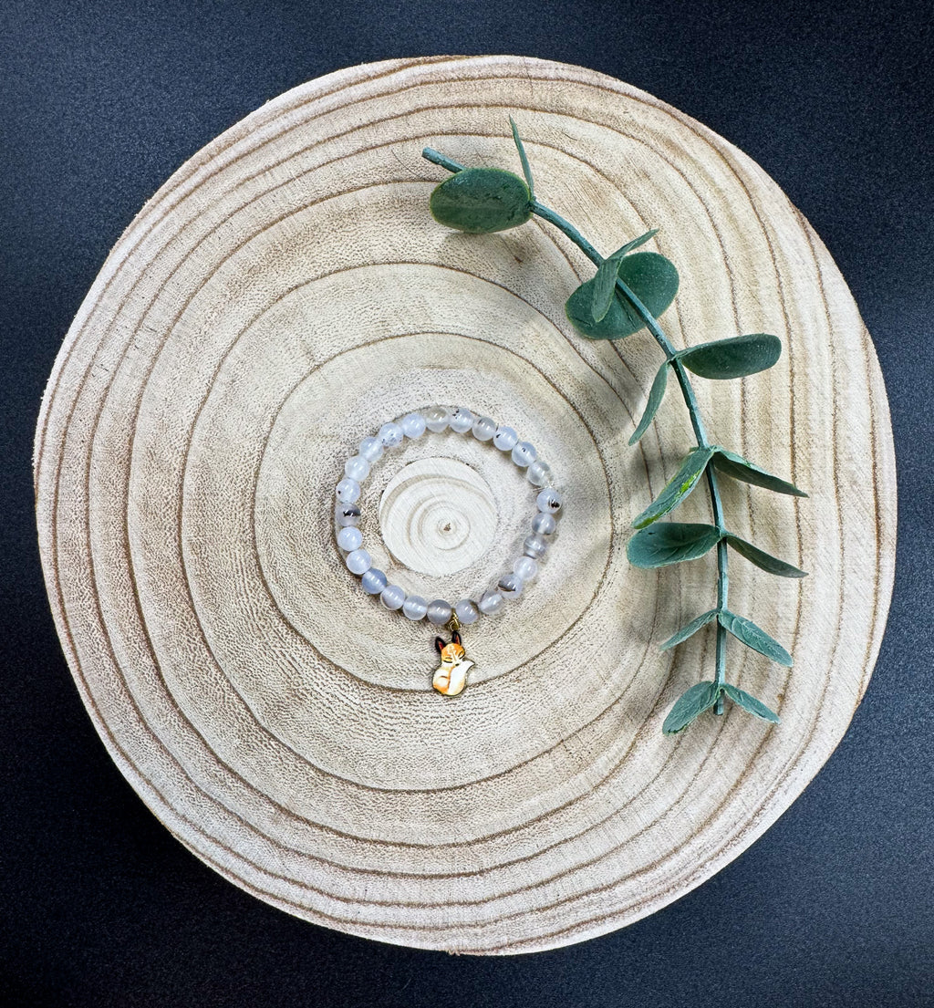 Bracelet de pierres semi-précieuses avec breloque de renard