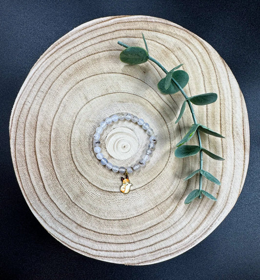 Bracelet de pierres semi-précieuses avec breloque de renard Boutique Poilue & Co.