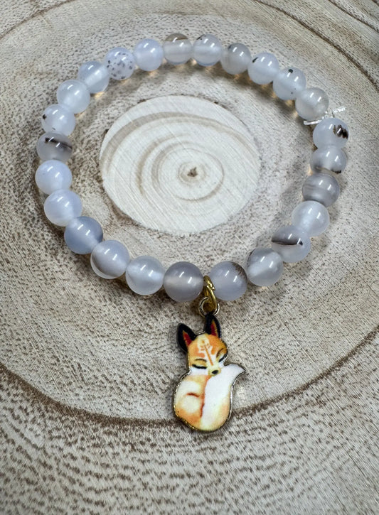 Bracelet de pierres semi-précieuses avec breloque de renard Boutique Poilue & Co.