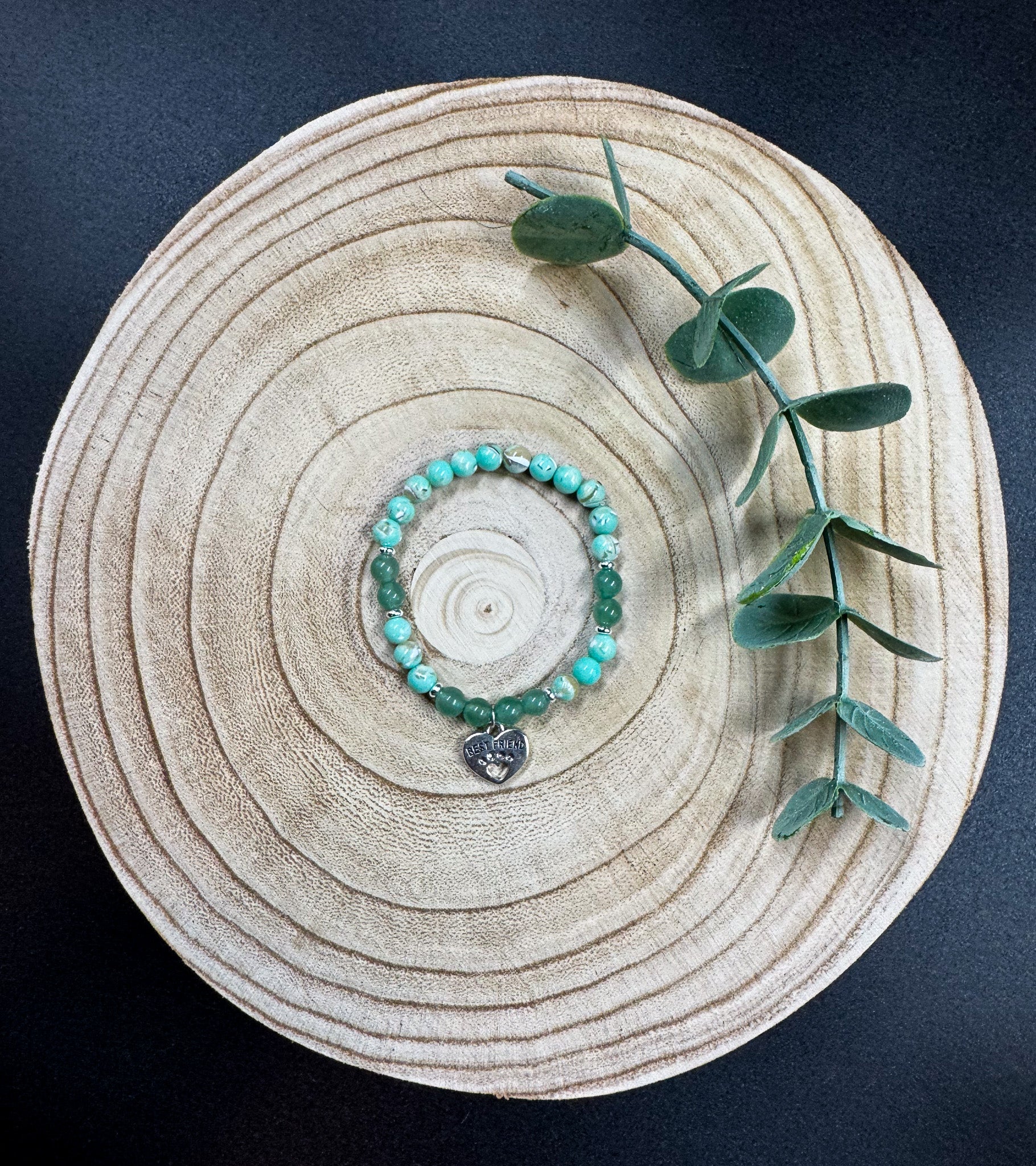 Bracelet de pierres semi-précieuses de Turquoise avec du coquillage australien et de l'Aventurine avec une breloque de coeur argenté Boutique Poilue & Co.