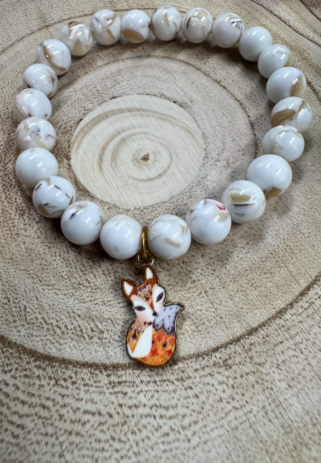 Bracelet de pierres semi-précieuses de Turquoise blanc avec breloque de renard roux