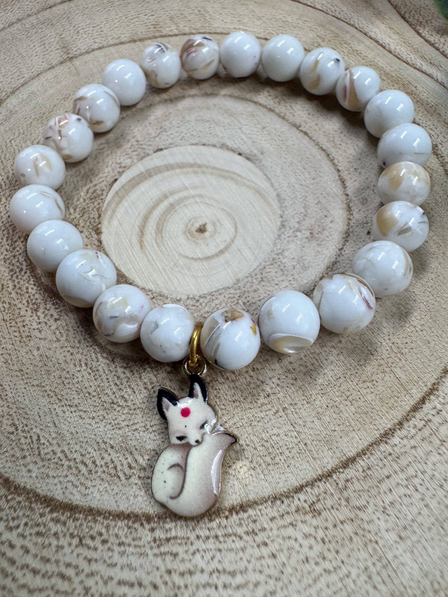 Bracelet de pierres semi-précieuses de Turquoise blanc avec breloque de rand blanc