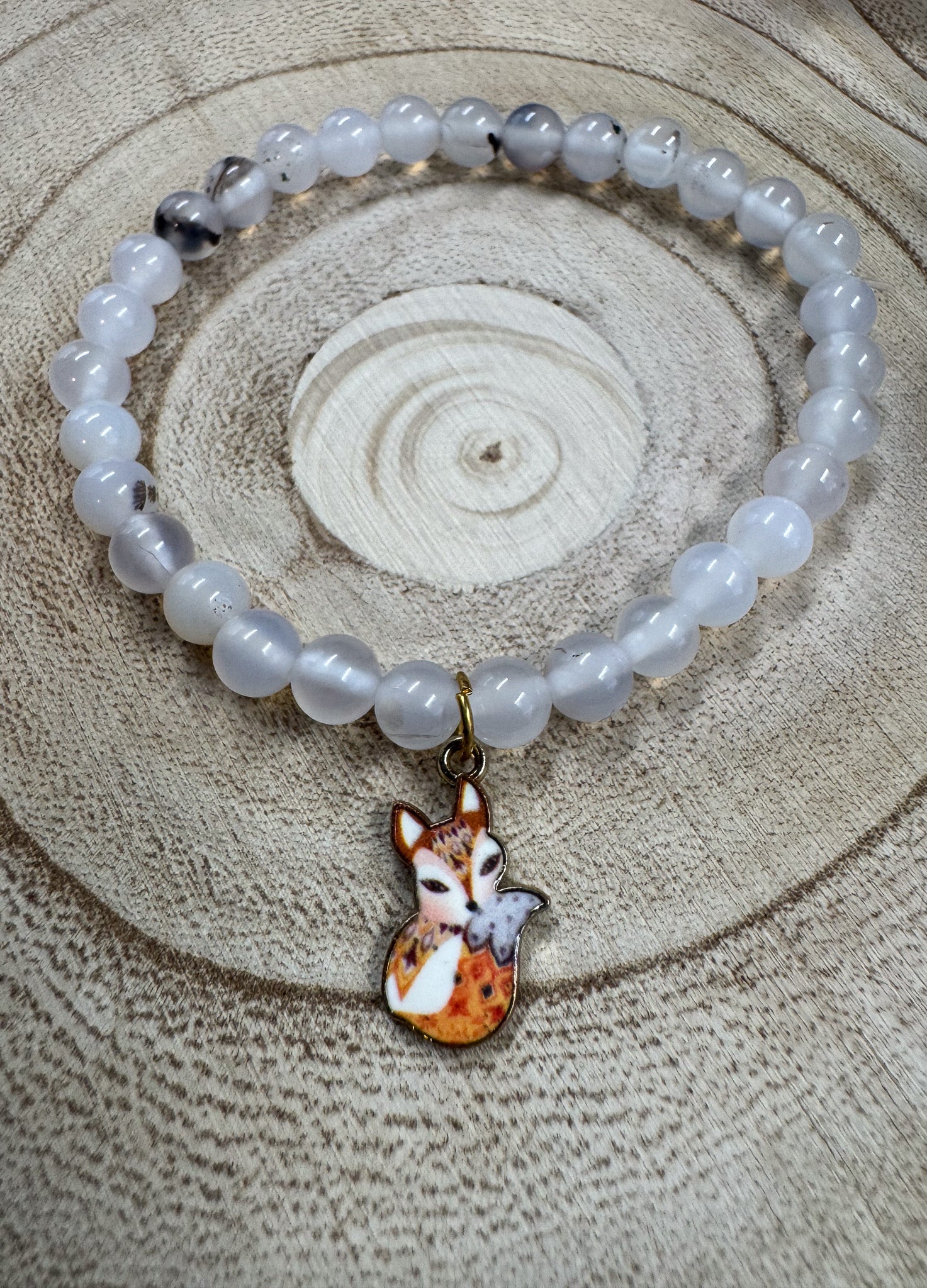 Bracelet de pierres semi-précieuses d'Agate avec breloque de renard roux Boutique Poilue & Co.