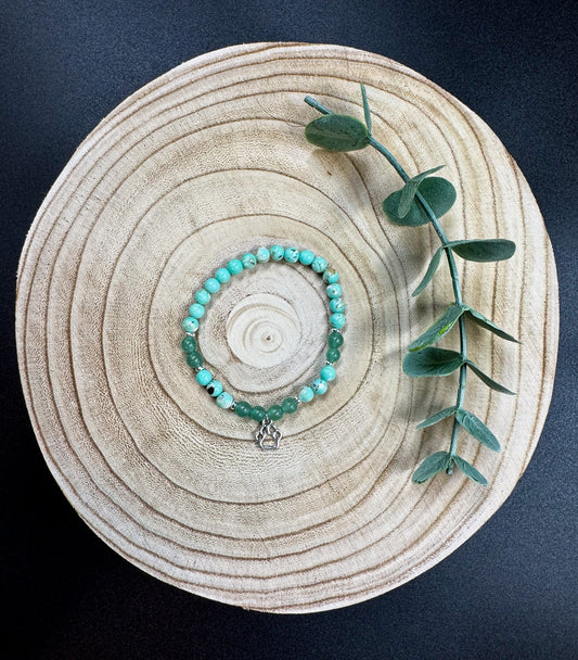 Bracelet de pierres semi-précieuses de Turquoise avec du coquillage australien et de l'Aventurine et une breloque de patte argentée Boutique Poilue & Co.