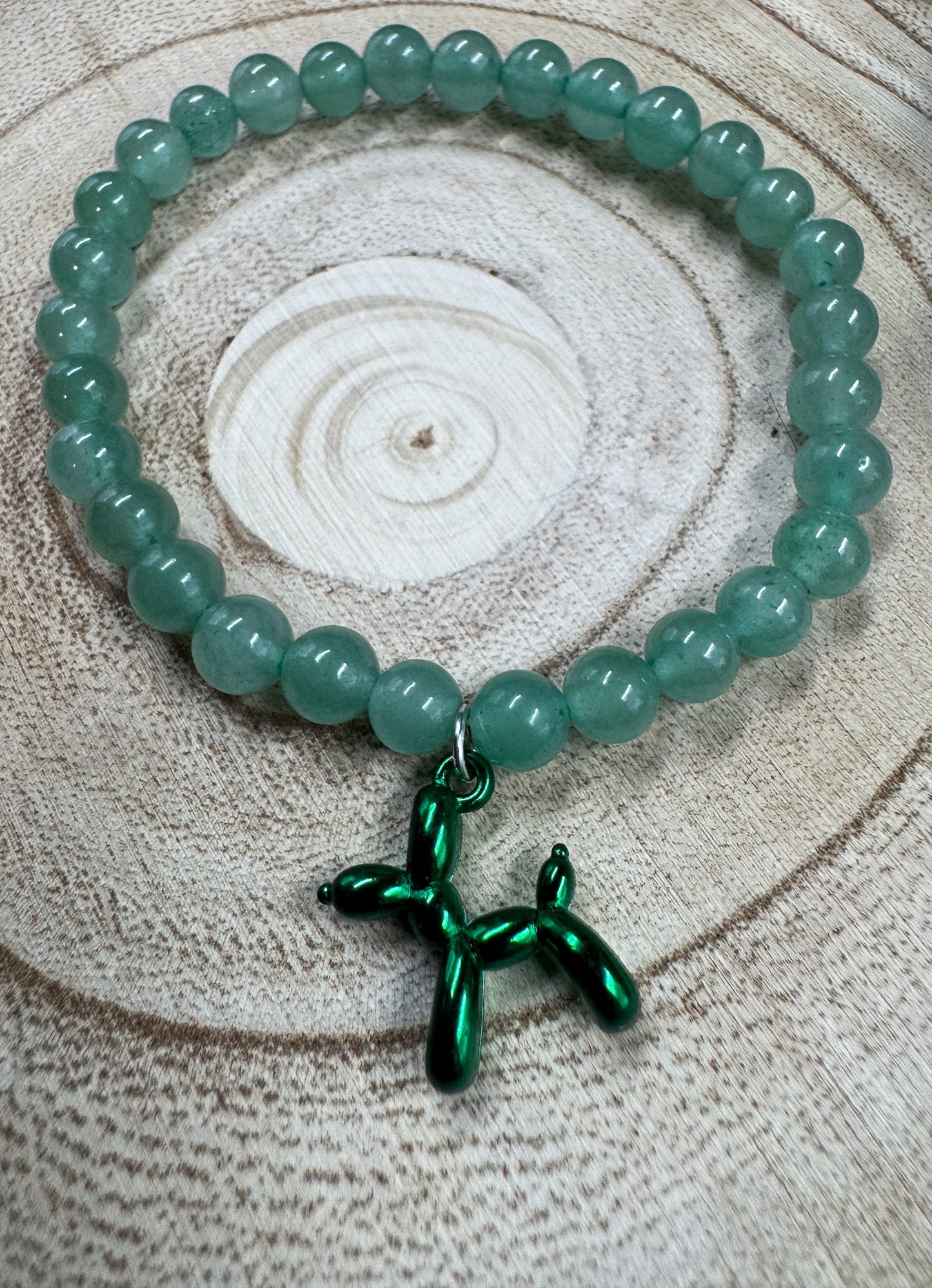 Bracelet de pierres semi-précieuses d'Aventurine avec breloque de chien vert Boutique Poilue & Co.