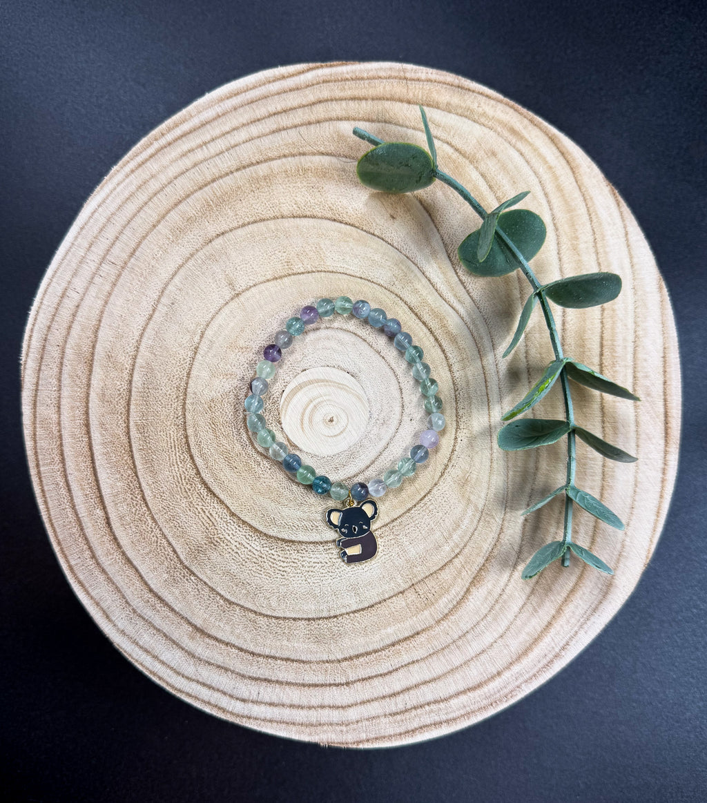 Bracelet de pierres semi-précieuses de Fluorite avec une breloque de koala