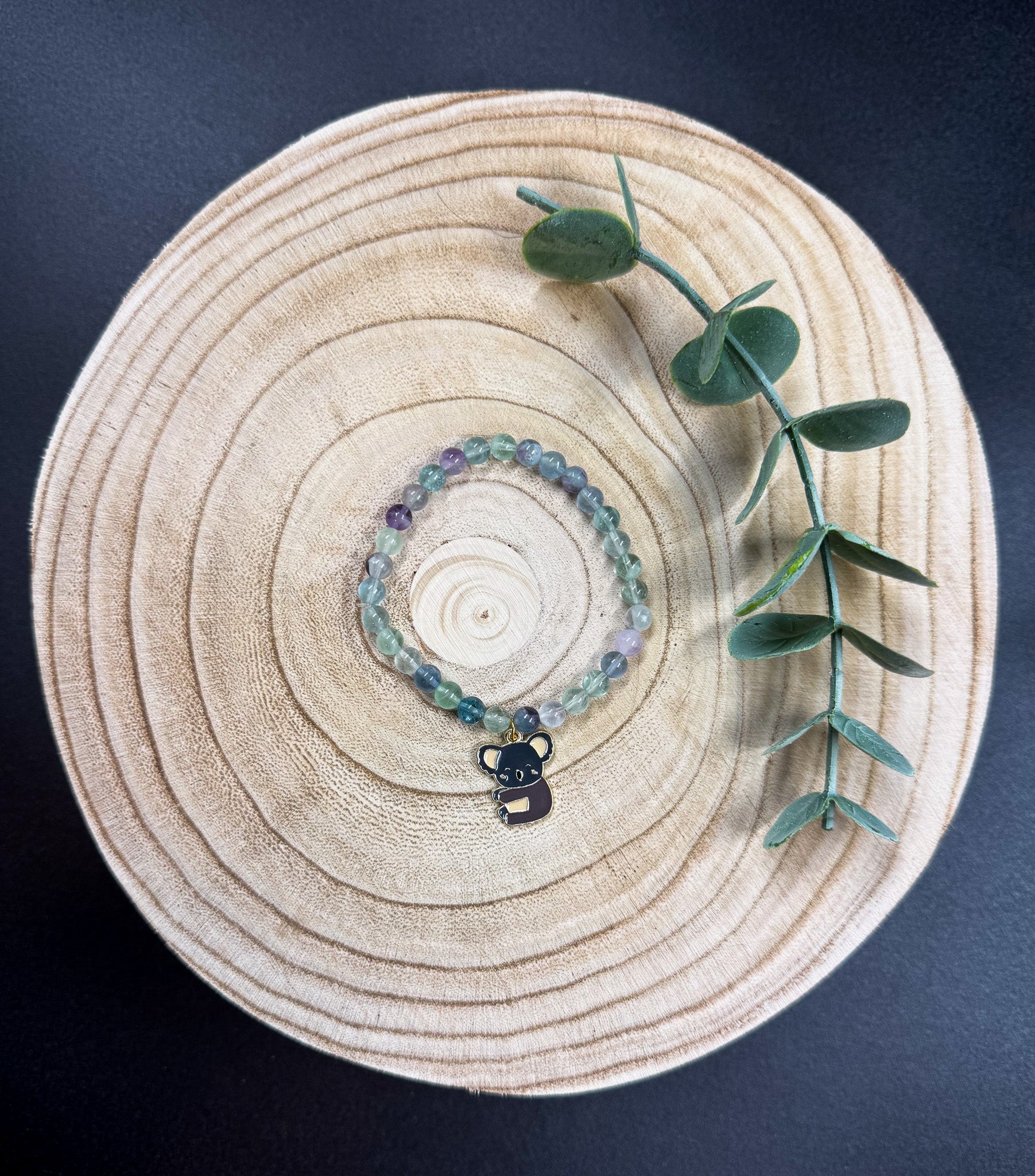 Bracelet de pierres semi-précieuses de Fluorite avec une breloque de koala Boutique Poilue & Co.