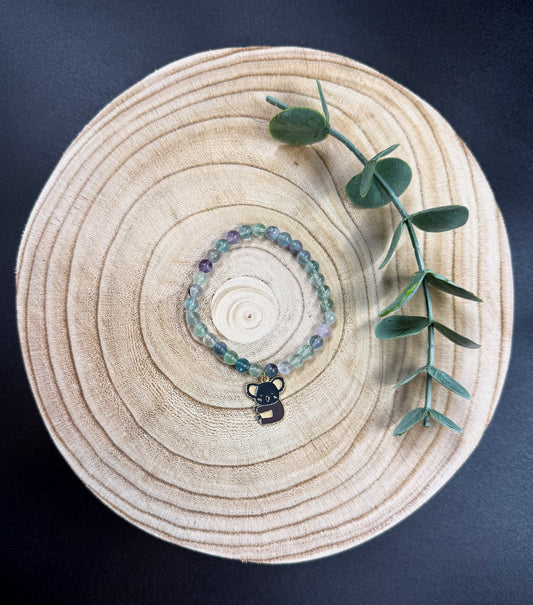 Bracelet de pierres semi-précieuses de Fluorite avec une breloque de koala Boutique Poilue & Co.