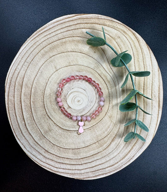 Bracelet de pierres semi-précieuses de Quartz cerise et d'Opale rose avec breloque de chat rose Boutique Poilue & Co.