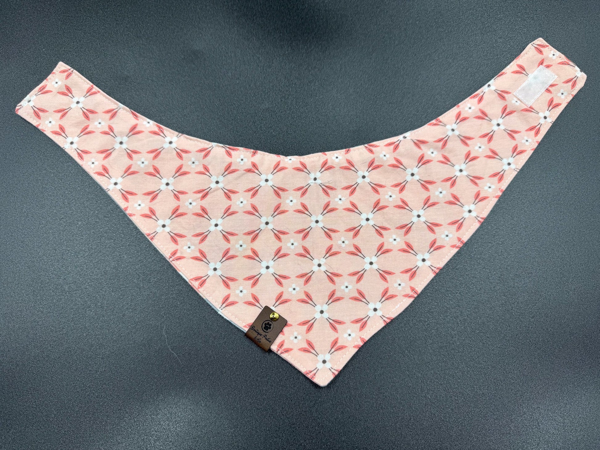 Foulard fleurs corail Très très grand Boutique Poilue & Co.