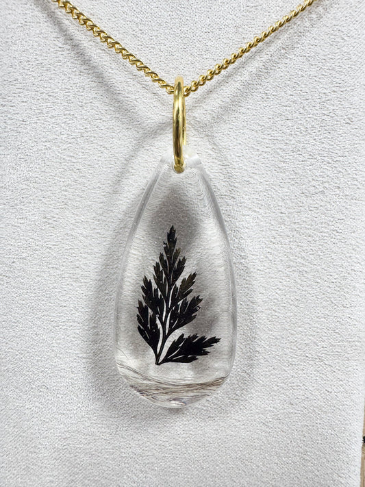 Collier avec feuille noire et poils d'écureuil Boutique Poilue & Co.