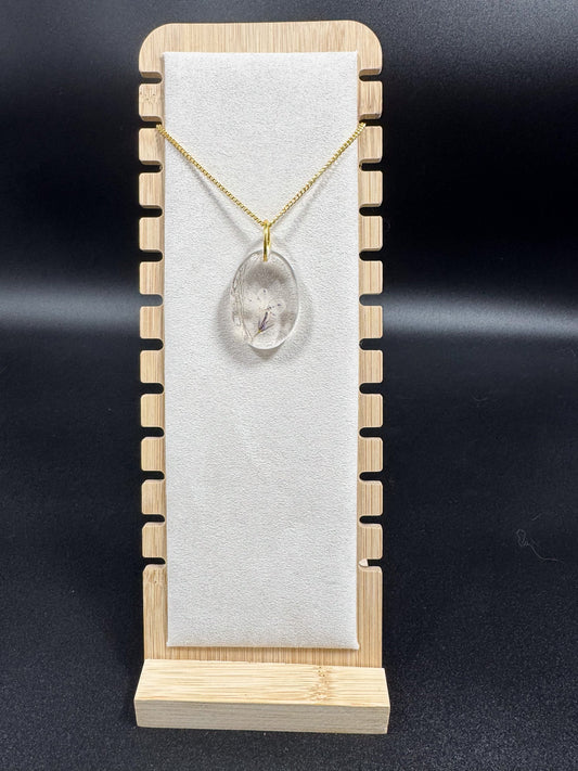 Collier avec fleur blanche et mauve et poils d'écureuil Boutique Poilue & Co.