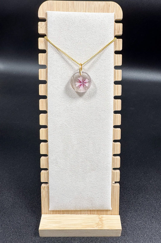 Collier avec fleur rose et mauve et poils d'écureuil Boutique Poilue & Co.