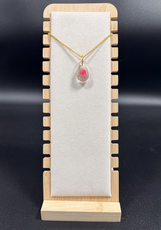 Collier avec fleur rose et poils d'écureuil Boutique Poilue & Co.