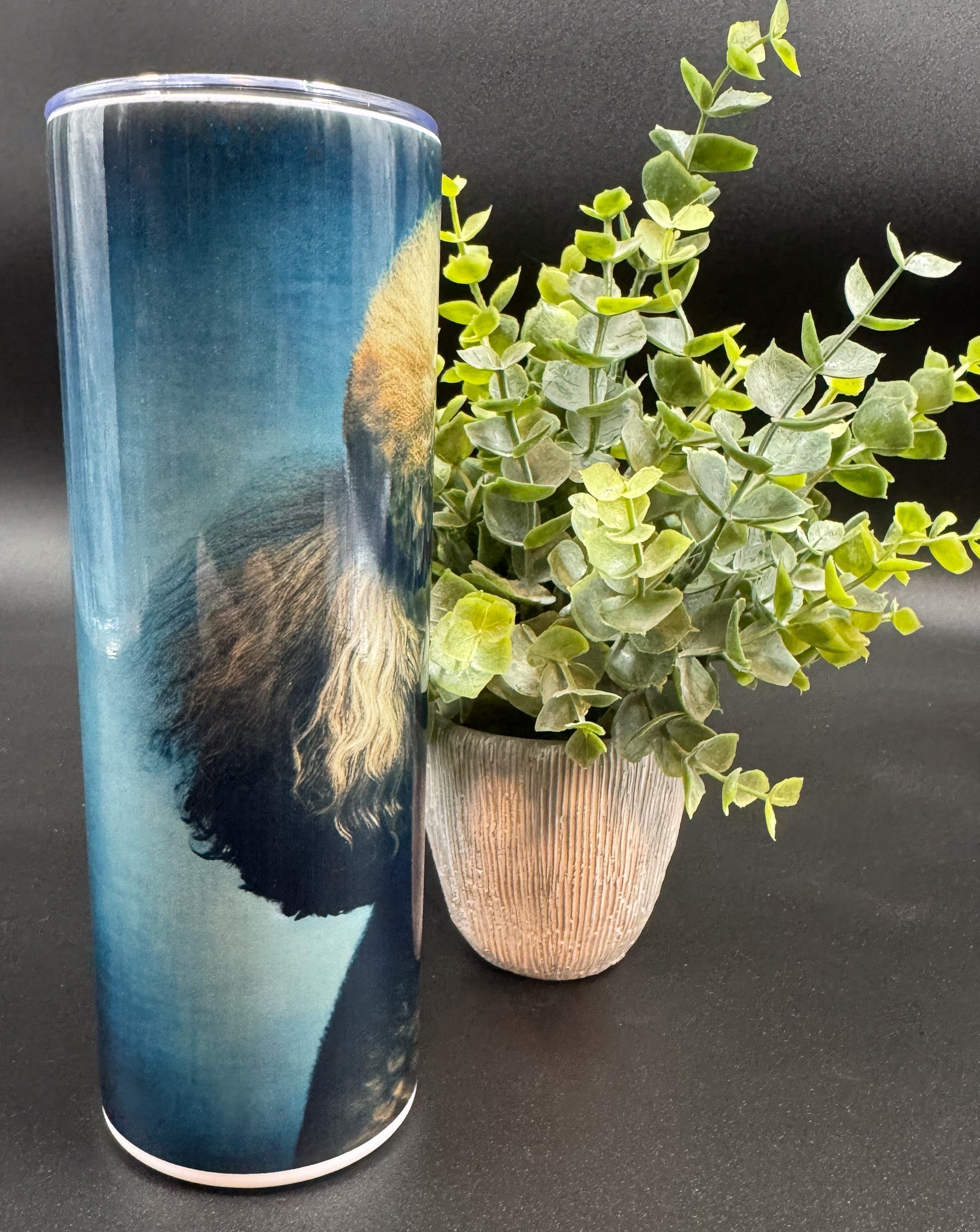 Bouteille isotherme avec un visage de Caniche sur fond bleu Boutique Poilue & Co.