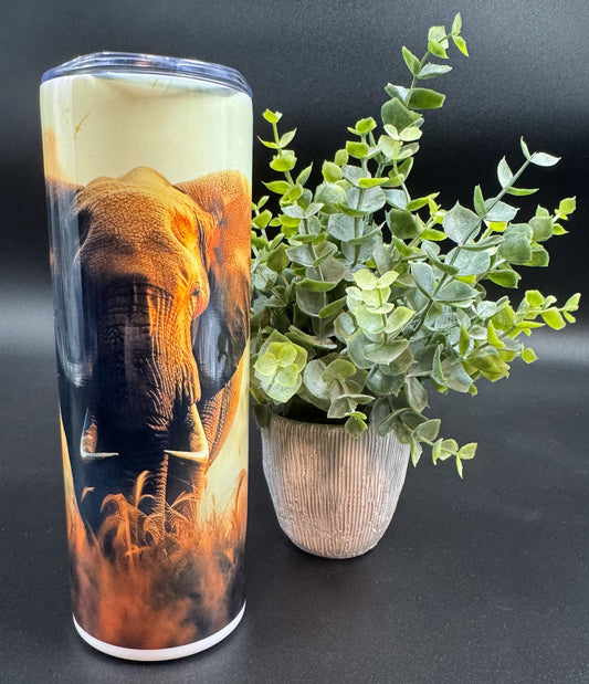 Bouteille isotherme avec un éléphant sur fond orangé Boutique Poilue & Co.